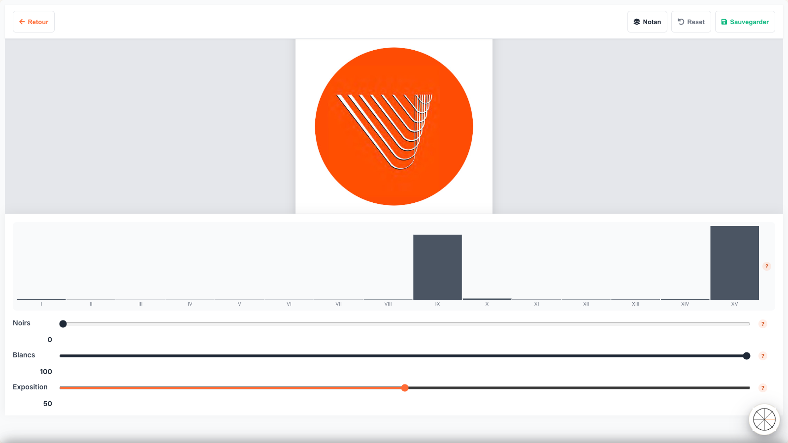 Interface d'analyse tonale avec histogramme, courbe de correction et trois sliders